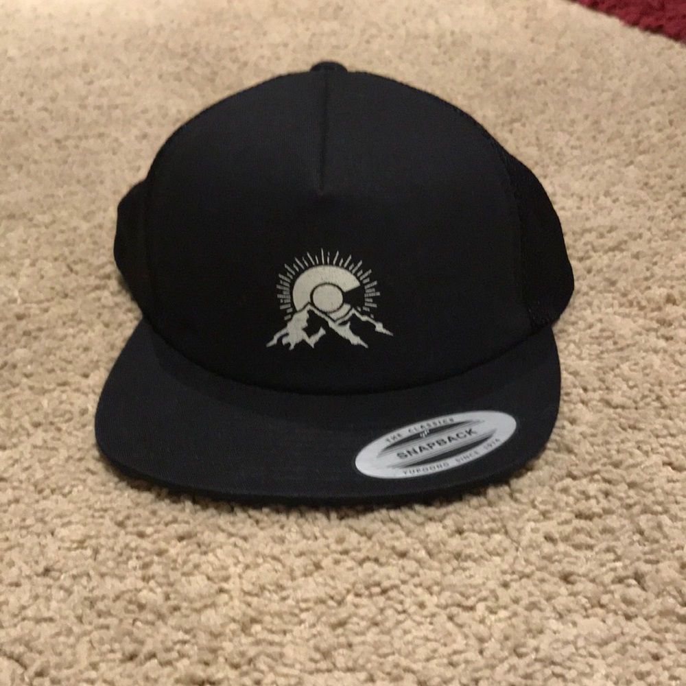 Black and white Colorado mountain hat